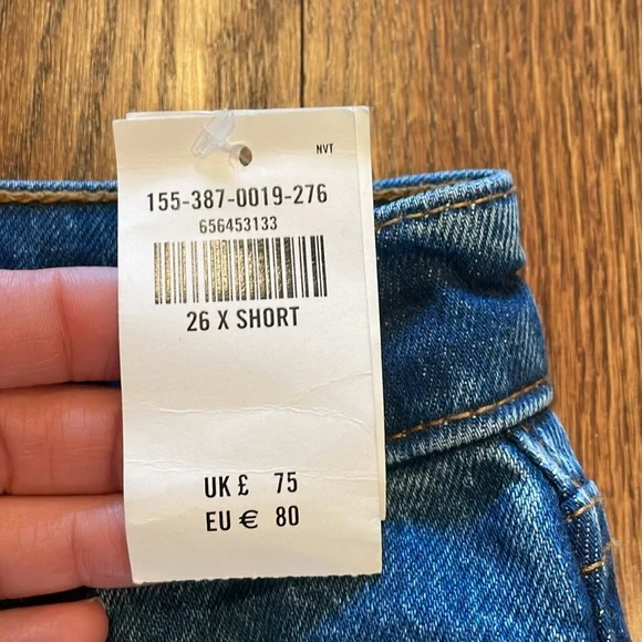 BNWT Abercrombie high-rise 90’s relaxed Jean. Size 26 x short - Inseam: 26.5″ - Picture 7 of 7